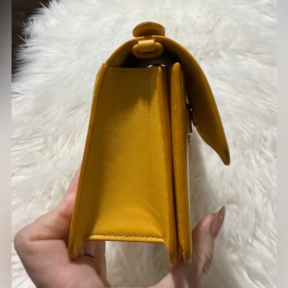 Coach Juno Crossbody Clutch Glovetanned Leather Bag in Canary Yellow
LIKE NEW - Picture 10 of 15